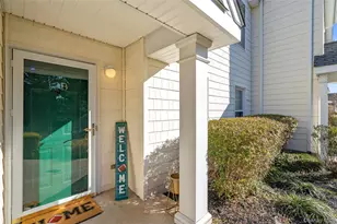 138 Brattle Cir, Melville, NY 11747 - Photo 3