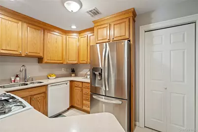 138 Brattle Circle, Melville, NY 11747 - Photo 9