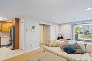 138 Brattle Cir, Melville, NY 11747 - Photo 9