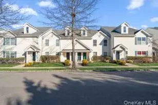 138 Brattle Cir, Melville, NY 11747 - Photo 23