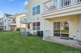 138 Brattle Cir, Melville, NY 11747 - Photo 17