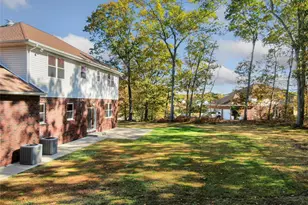 59 Mastro Rd, Calverton, NY 11933 - Photo 5