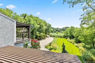 16 Old Field Woods Rd, Setauket, NY 11733 - Photo 29