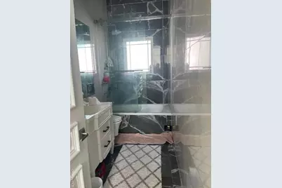 107 E Fairview Avenue, Valley Stream, NY 11580 - Photo 7