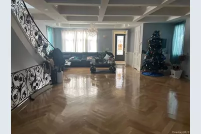 107 E Fairview Avenue, Valley Stream, NY 11580 - Photo 5