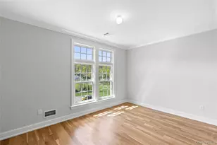 906 Mill Creek N, Roslyn, NY 11576 - Photo 11