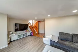 13 Evelyn Rd, Plainview, NY 11803 - Photo 17