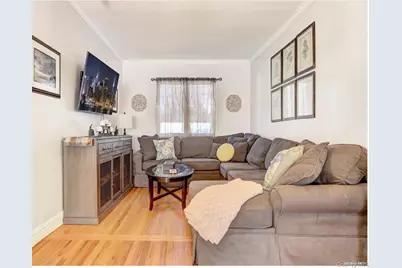 1004 Wool Avenue, Franklin Square, NY 11010 - Photo 5