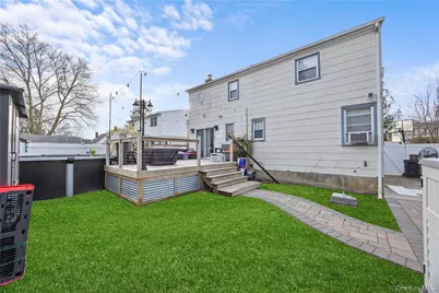 7 East Court, Bethpage, NY 11714 - Photo 21