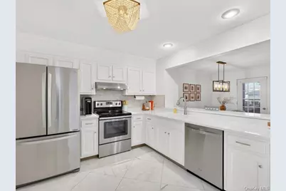 510 Somerset Court, Fishkill, NY 12524 - Photo 9