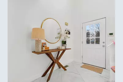 510 Somerset Court, Fishkill, NY 12524 - Photo 3