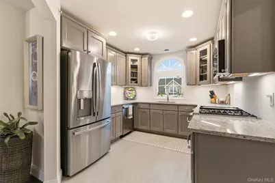 28 Steven Circle, Dix Hills, NY 11746 - Photo 19