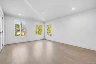 26 Windemere Way, Woodbury, NY 11797 - Photo 25