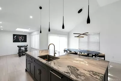 304 Aerie Court, Manhasset, NY 11030 - Photo 7