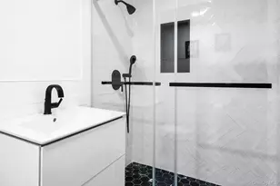 304 Aerie Ct, Manhasset, NY 11030 - Photo 37