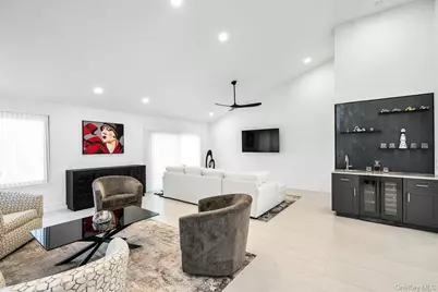 304 Aerie Court, Manhasset, NY 11030 - Photo 23