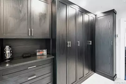 304 Aerie Court, Manhasset, NY 11030 - Photo 17