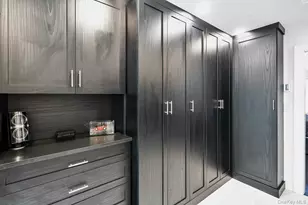 304 Aerie Ct, Manhasset, NY 11030 - Photo 17