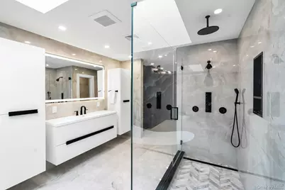 304 Aerie Court, Manhasset, NY 11030 - Photo 15