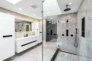 304 Aerie Ct, Manhasset, NY 11030 - Photo 15