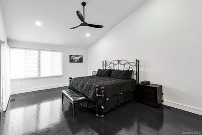 304 Aerie Court, Manhasset, NY 11030 - Photo 21