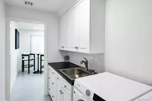 304 Aerie Ct, Manhasset, NY 11030 - Photo 39