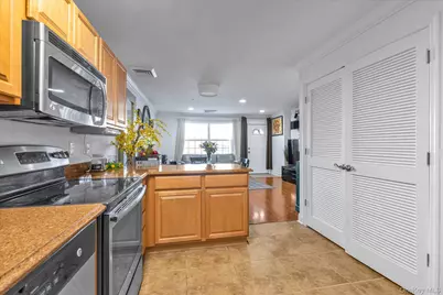 817 Willow Lane, Valley Stream, NY 11580 - Photo 9