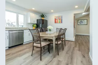 24 Glow Lane, Hicksville, NY 11801 - Photo 5