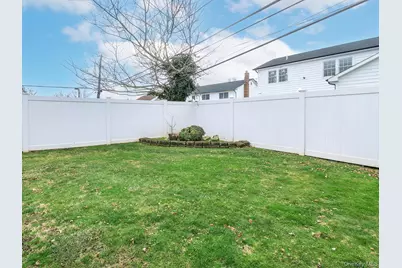 24 Glow Lane, Hicksville, NY 11801 - Photo 21