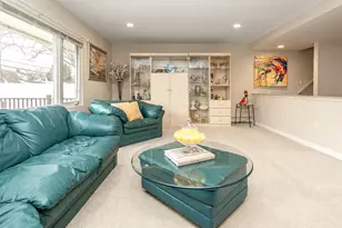 24 Glow Ln, Hicksville, NY 11801 - Photo 9