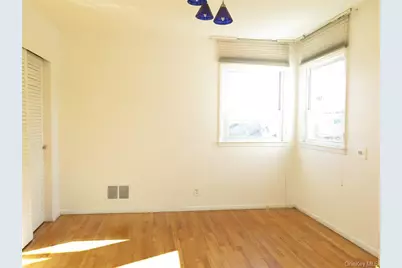 25 Winchester Oval, New Rochelle, NY 10805 - Photo 9