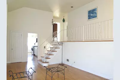 25 Winchester Oval, New Rochelle, NY 10805 - Photo 5