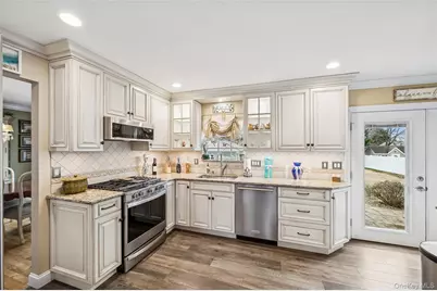 80 Fairview Avenue, Islip Terrace, NY 11752 - Photo 27