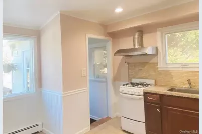 11 Edgewood Place, Huntington Station, NY 11746 - Photo 9