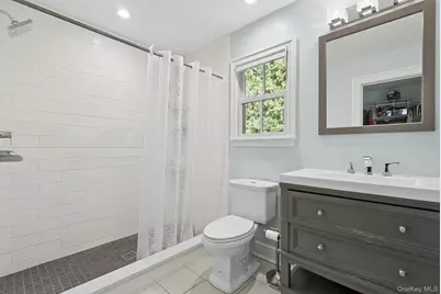 37 Maryland Boulevard, Hampton Bays, NY 11946 - Photo 11