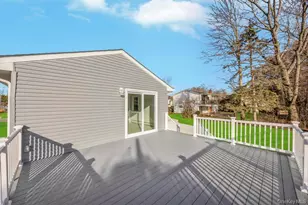 7 Suzanne Ln, Bethpage, NY 11714 - Photo 27