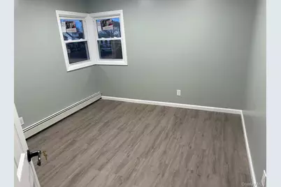 136 Cary Place, Freeport, NY 11520 - Photo 5