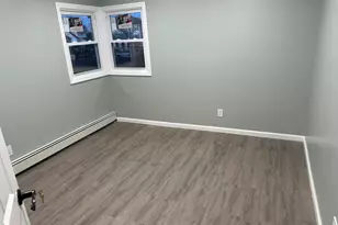 136 Cary Pl, Freeport, NY 11520 - Photo 5