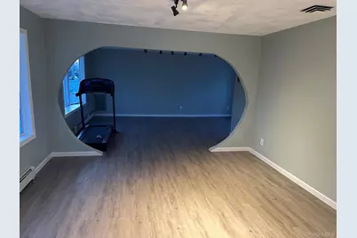 136 Cary Place, Freeport, NY 11520 - Photo 3