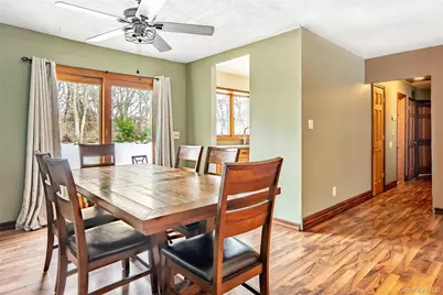 195 Norma Avenue, West Islip, NY 11795 - Photo 9