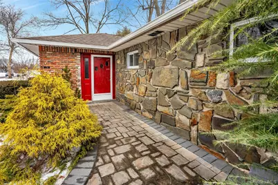 195 Norma Avenue, West Islip, NY 11795 - Photo 3