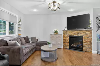 10 Lee Gray Court, Glen Cove, NY 11542 - Photo 3