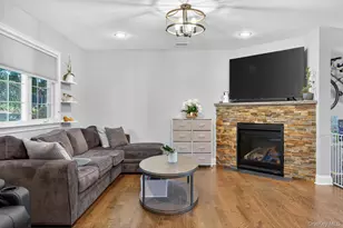 10 Lee Gray Ct, Glen Cove, NY 11542 - Photo 3