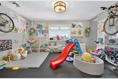 10 Lee Gray Court, Glen Cove, NY 11542 - Photo 13