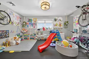 10 Lee Gray Ct, Glen Cove, NY 11542 - Photo 13