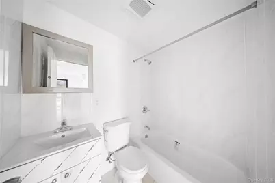 70-40 45 Avenue #7G, Elmhurst, NY 11373 - Photo 9