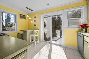 264 N Delaware Ave, Massapequa, NY 11758 - Photo 7