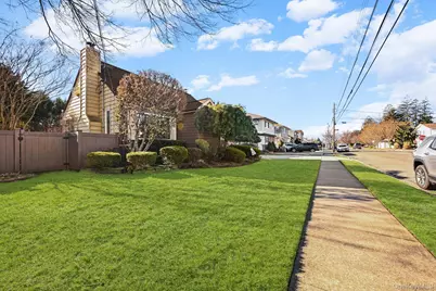 264 N Delaware Avenue, Massapequa, NY 11758 - Photo 29