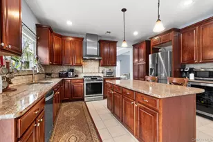 51 Jordan Dr, Medford, NY 11763 - Photo 7