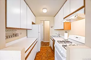 2015 St Paul Ave, Bronx, NY 10461 - Photo 11